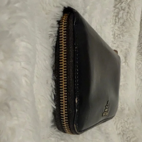 Prada Patent Leather Large Zippy Wallet - Picture 2 of 11